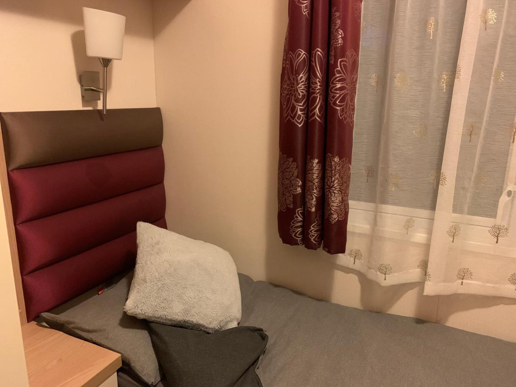 Luxury 2 Bed Lodge Sleeps Up To 6, Free Parking, Wi-Fi, E3 Whitehouse Leisure Park Towyn Kinmel Bay Exterior photo
