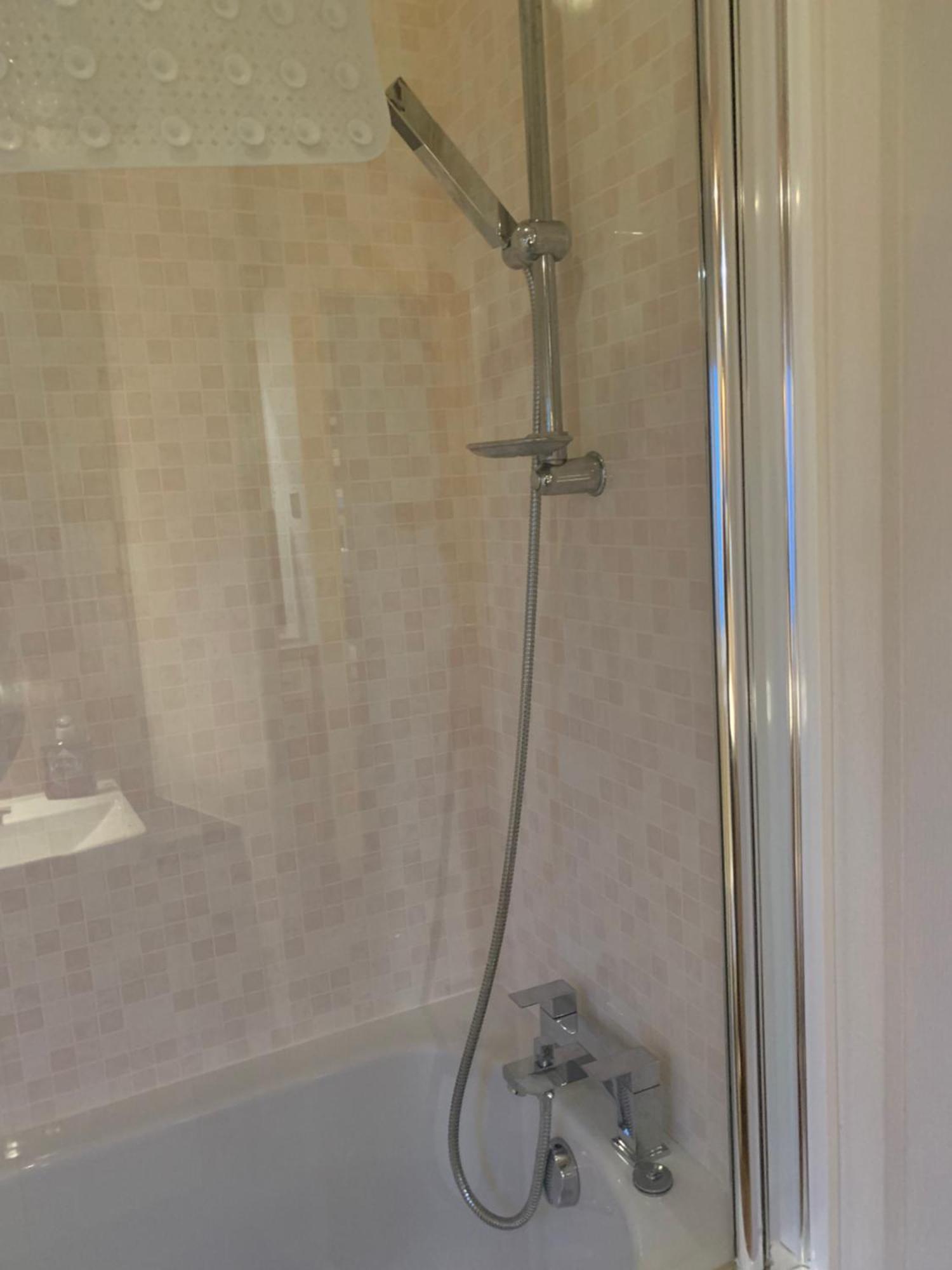 Luxury 2 Bed Lodge Sleeps Up To 6, Free Parking, Wi-Fi, E3 Whitehouse Leisure Park Towyn Kinmel Bay Exterior photo